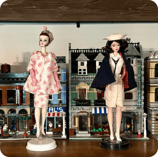 Retro Barbies linking to eBay article about vintage toy sellers